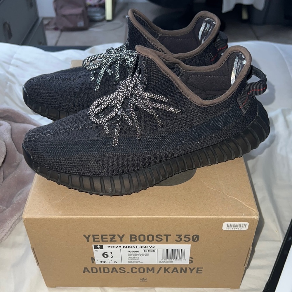 Yeezy boost 350 v2